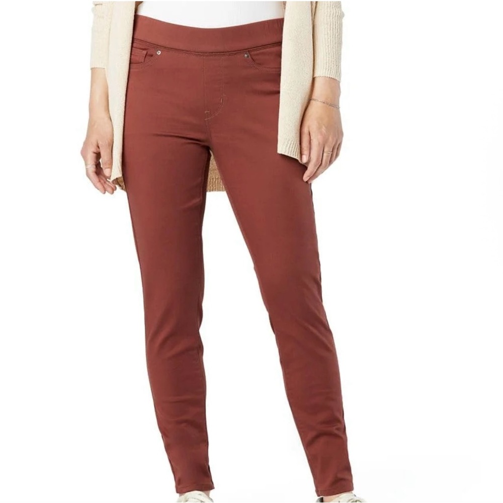 Women’s Signature Gold by Levi Strauss Totally Shaping Red Pull-On Skinny Pants